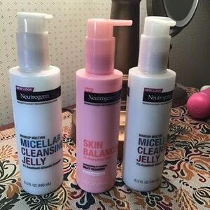 Neutrogena White and Pink Cleanser Exfoliant Set